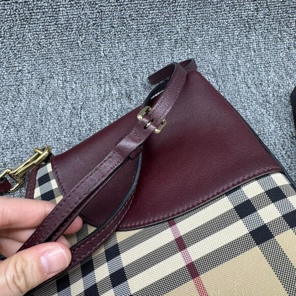 Burberry Leather Shoulder Bag 499-032225 - Picture 6 of 16